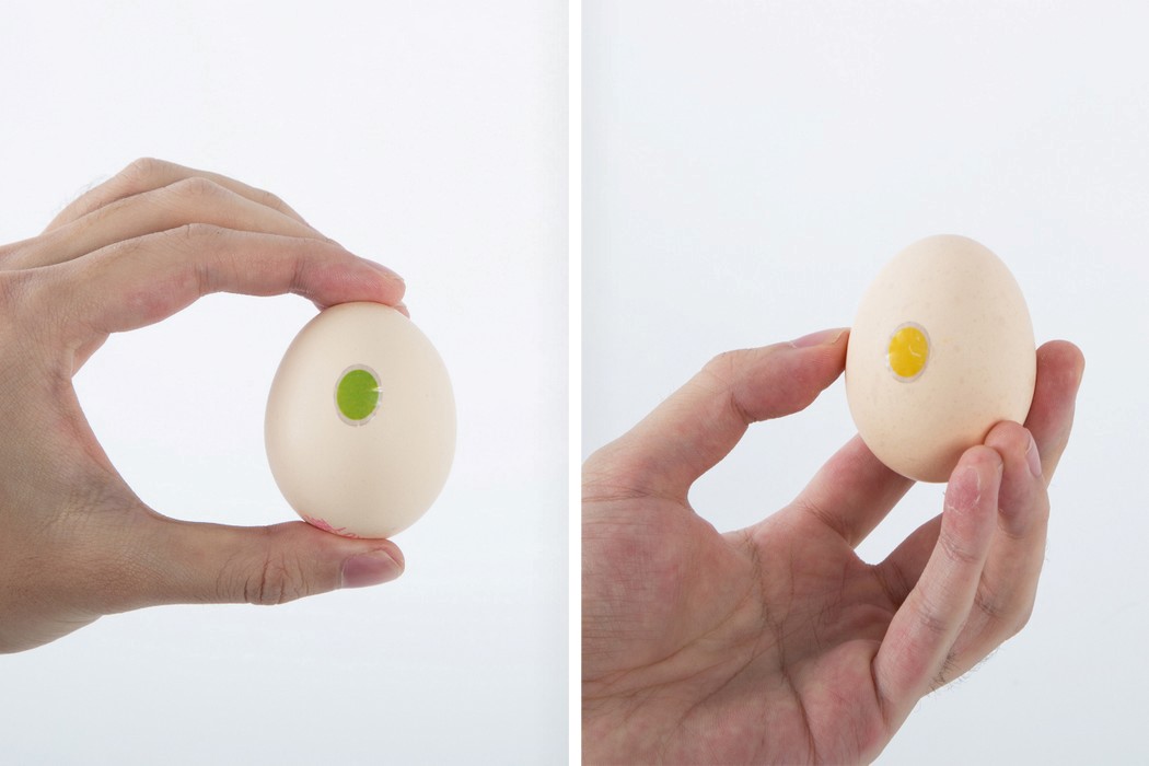 Um ovo com tag verde, em boa qualidade, e um ovo com tag amarelo, denotando estabilidade