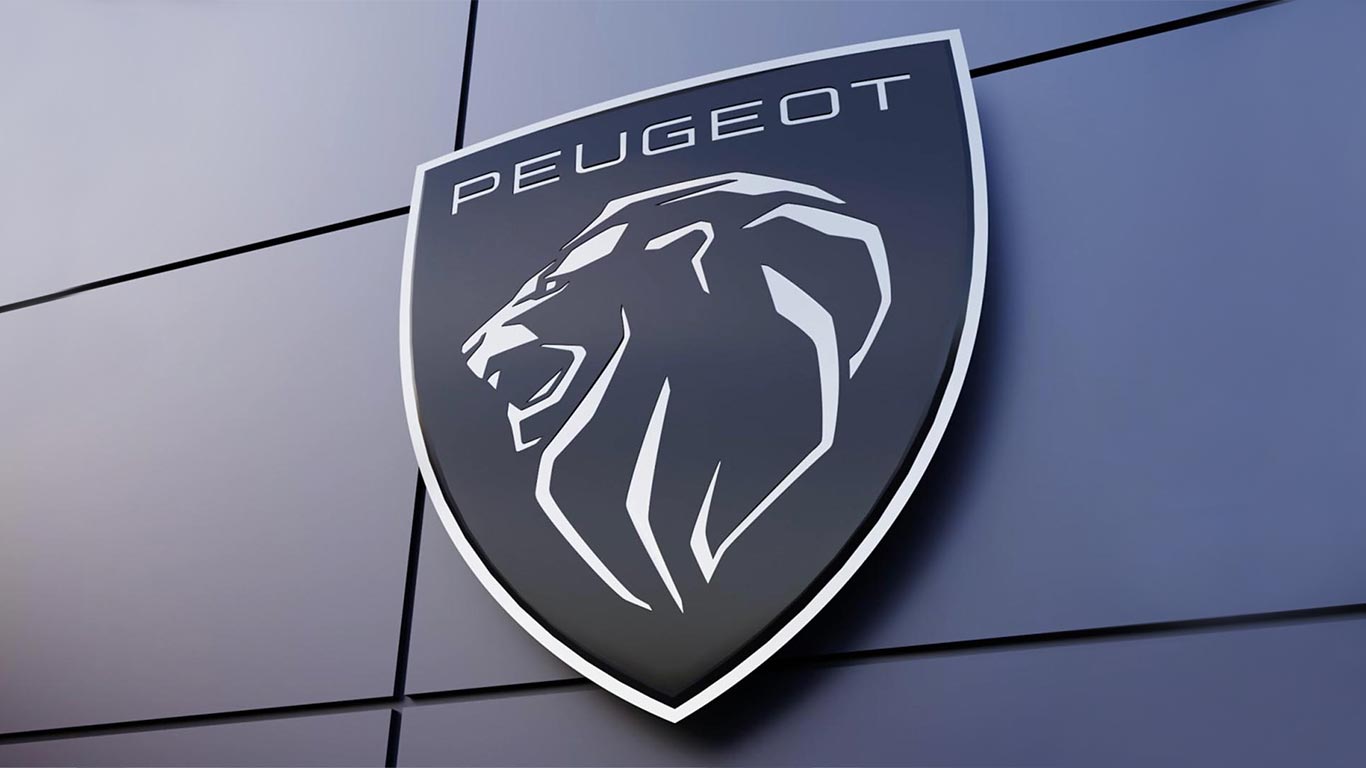 Novo brasão da Peugeot na fachada de um prédio